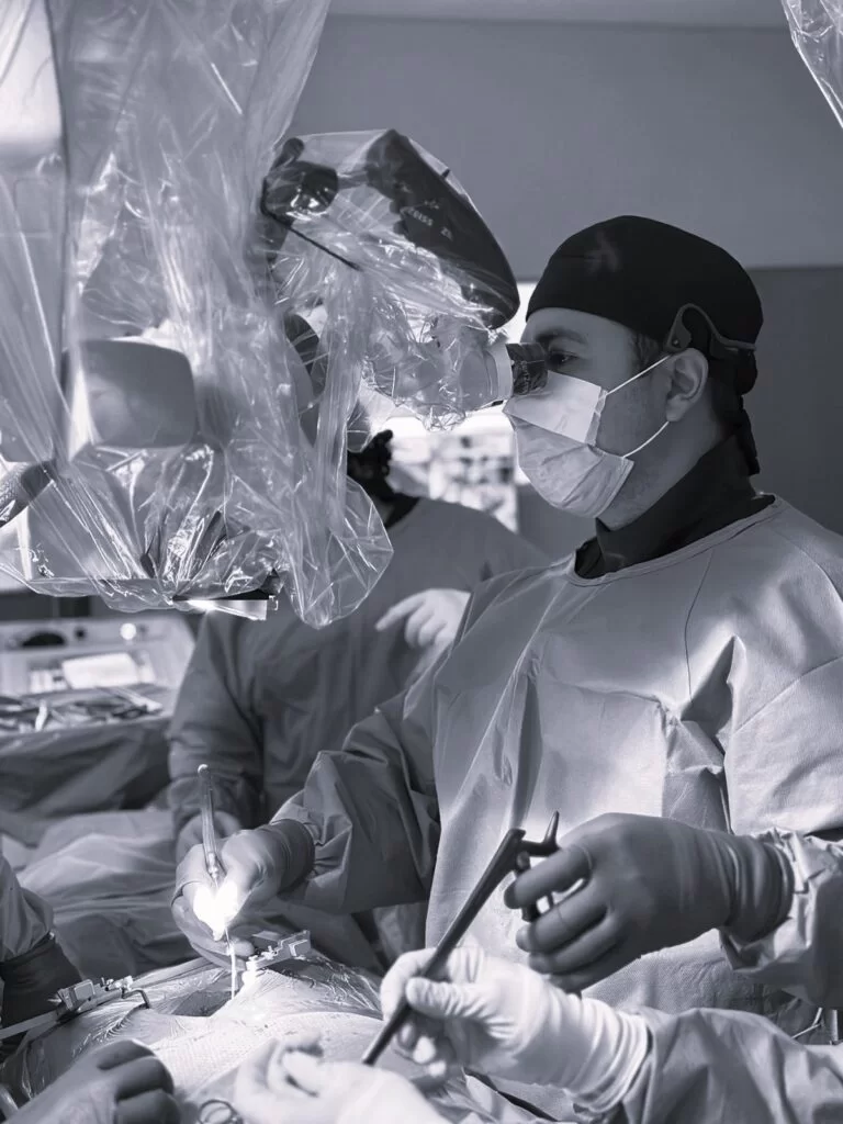 Dr. Gerson Reyes, neurocirujano en CDMX