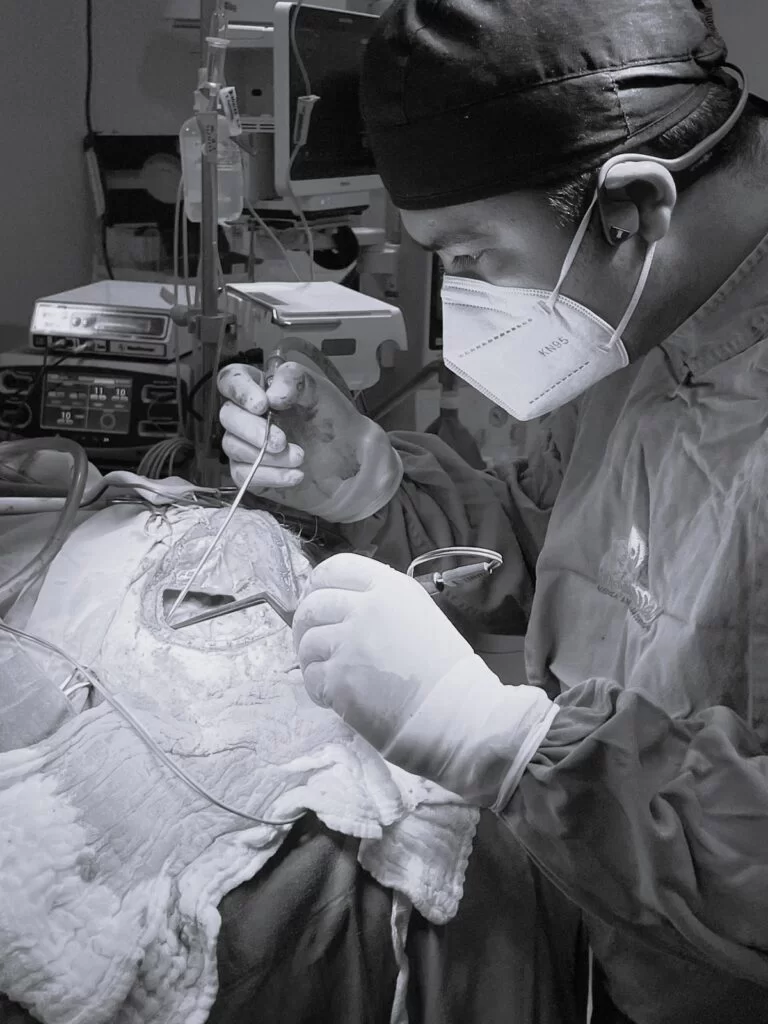 Dr. Gerson Reyes, neurocirujano en CDMX