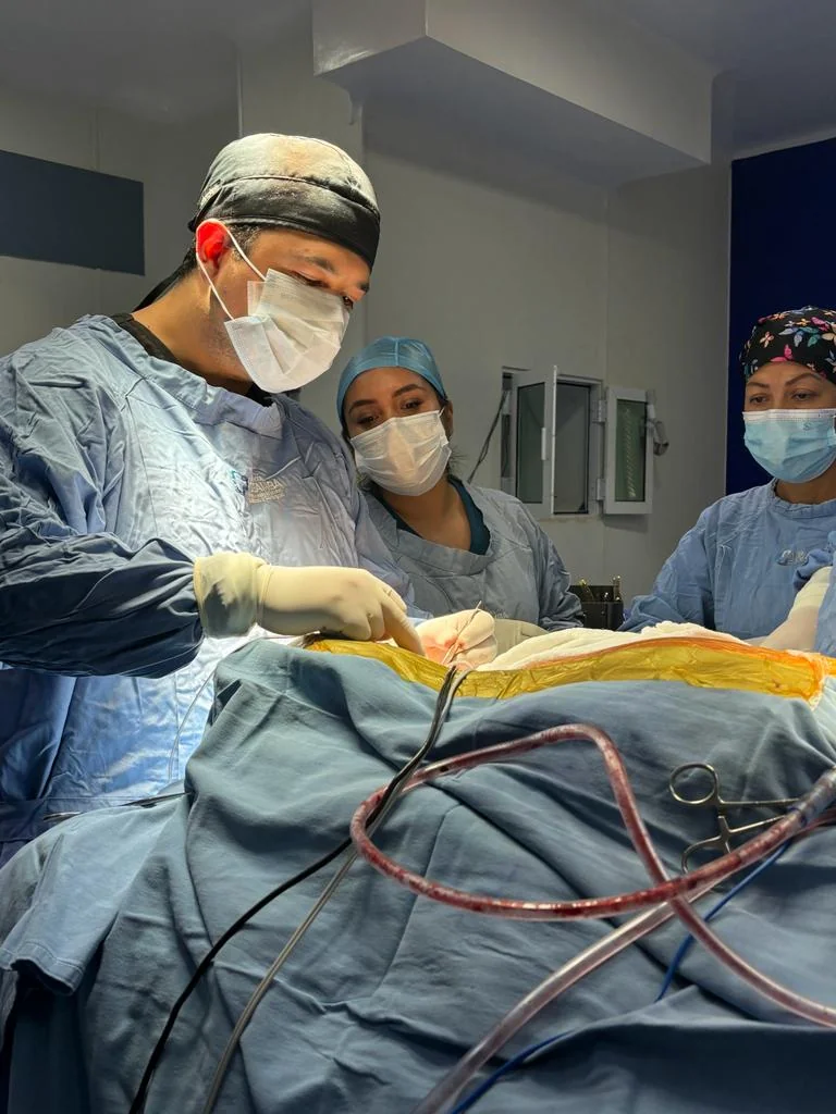 Dr. Gerson Reyes, neurocirujano especialista en columna y cerebro